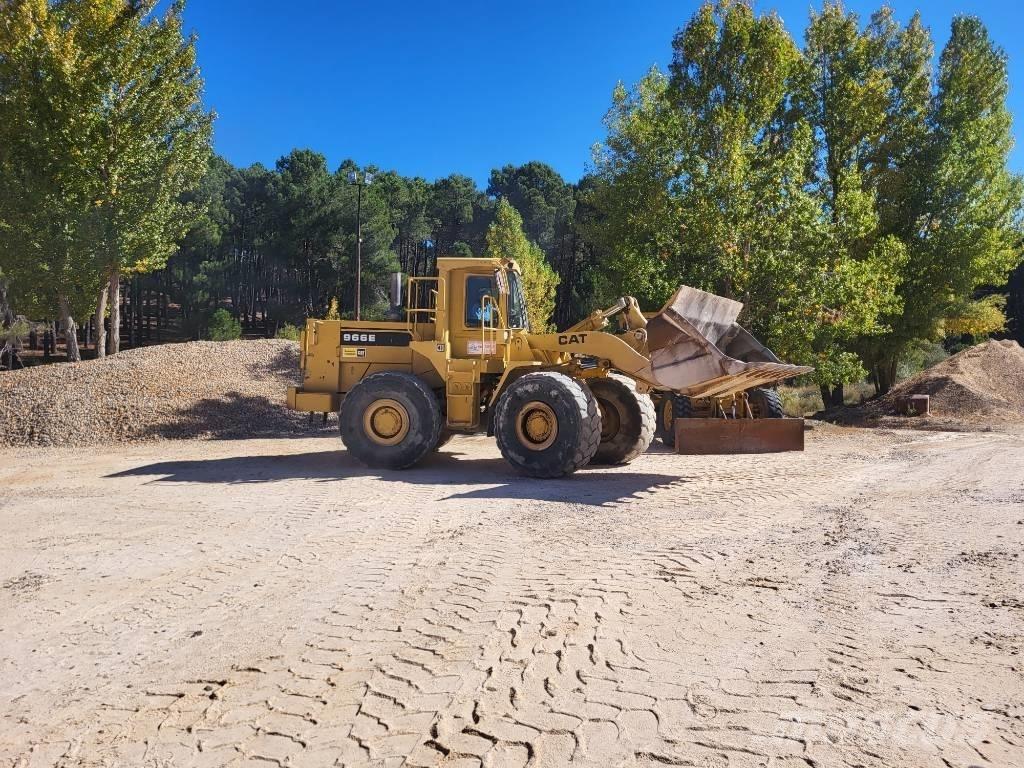 CAT 966E Колесни товарачи