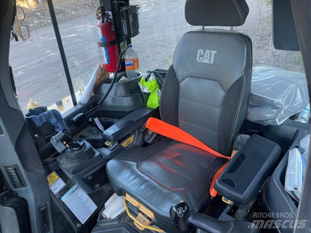 CAT D 6 XE LGP Верижни булдозери
