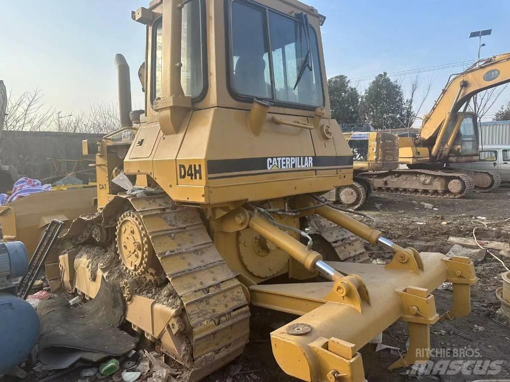 CAT D4H Верижни булдозери
