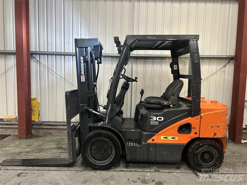 Doosan D30S-5 Дизелови камиони