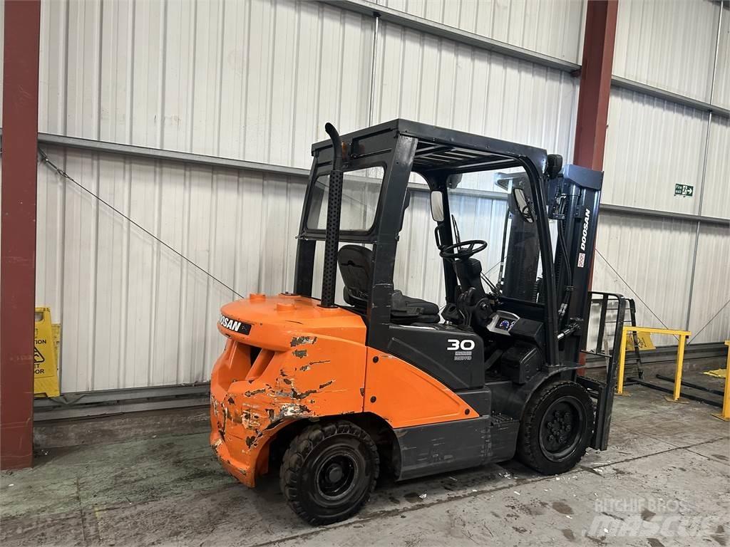 Doosan D30S-5 Дизелови камиони