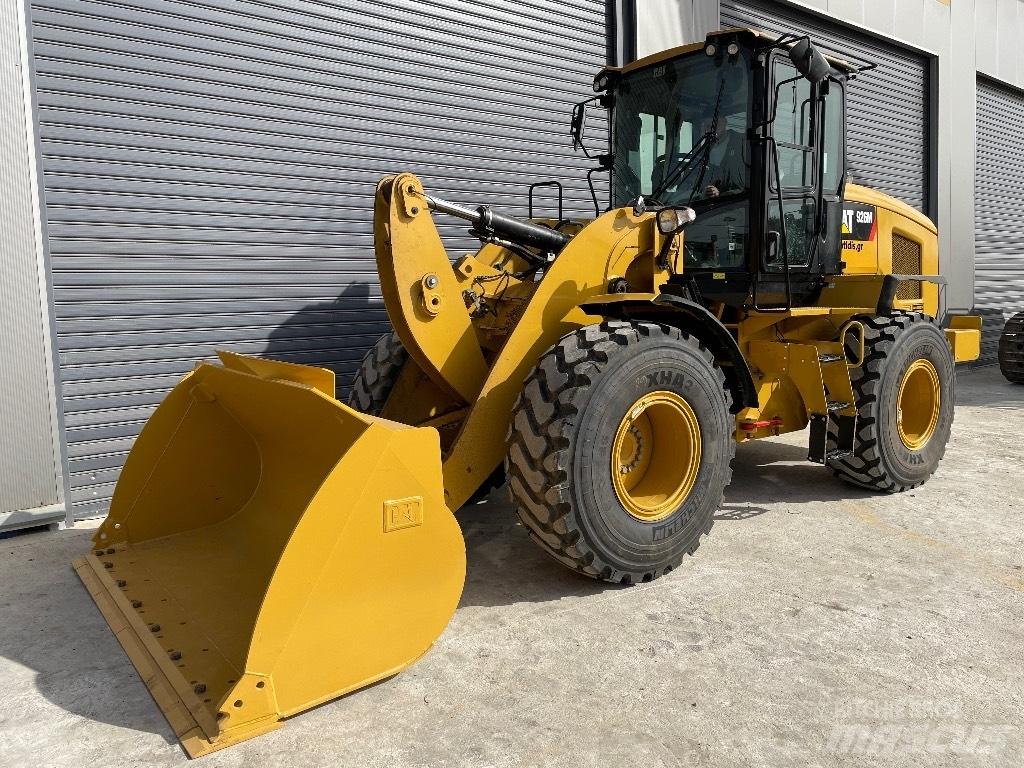 CAT 926M Колесни товарачи