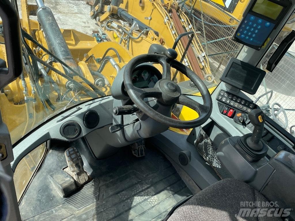 CAT 926M Колесни товарачи