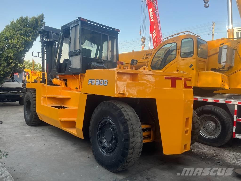 TCM FD 30 Дизелови камиони