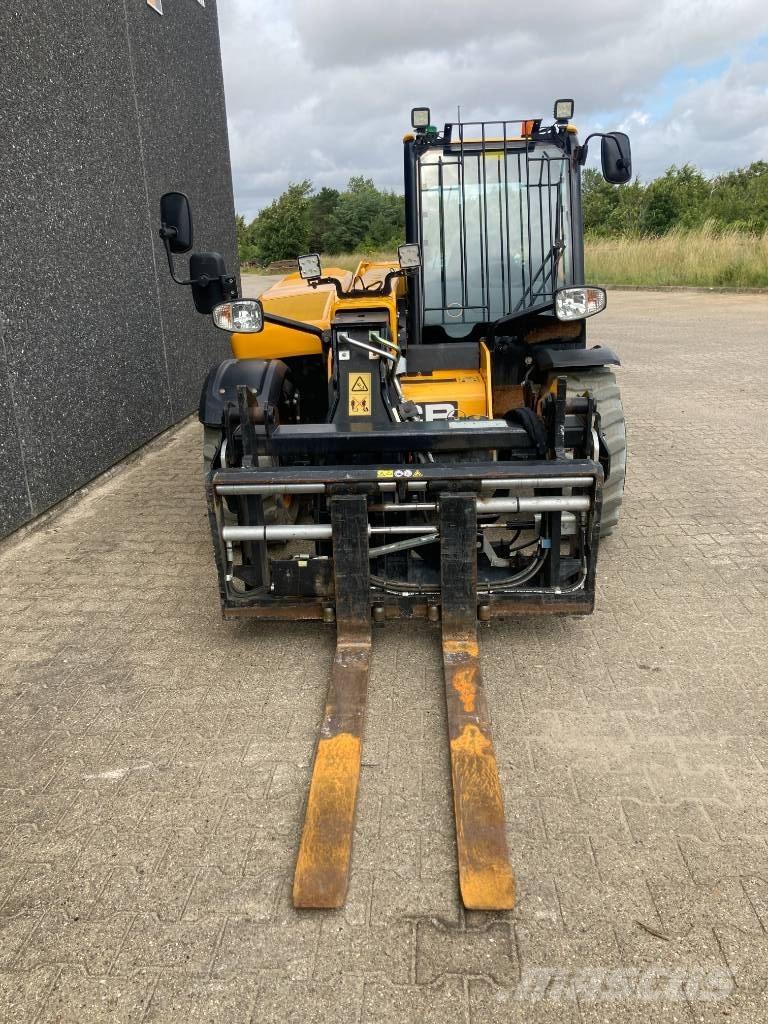 JCB 525-60 E Телескопични товарачи