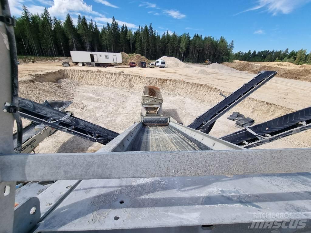 Metso ST 4.8 Мобилни скрийнери
