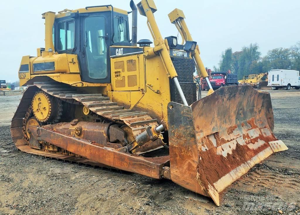 CAT D 6 R II Верижни булдозери
