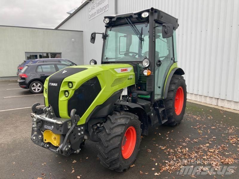 CLAAS NEXOS 240 M Трактори