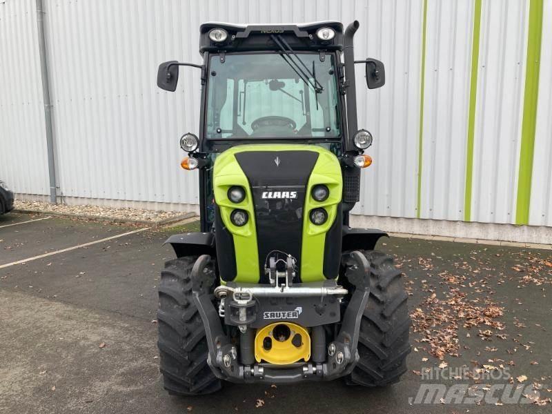 CLAAS NEXOS 240 M Трактори