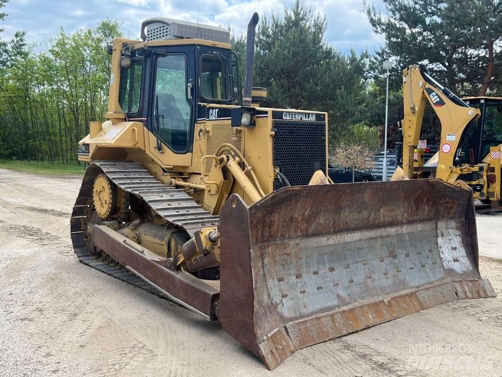 CAT D 6 M Верижни булдозери
