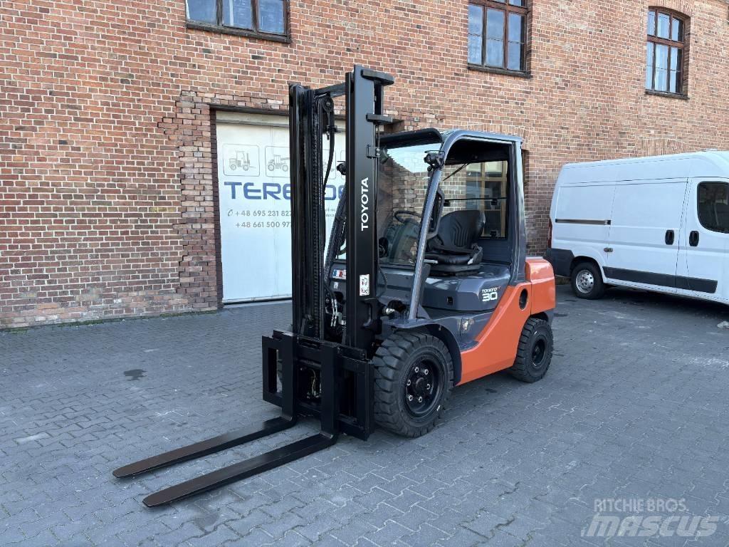 Toyota 06-8FDF30 Дизелови камиони