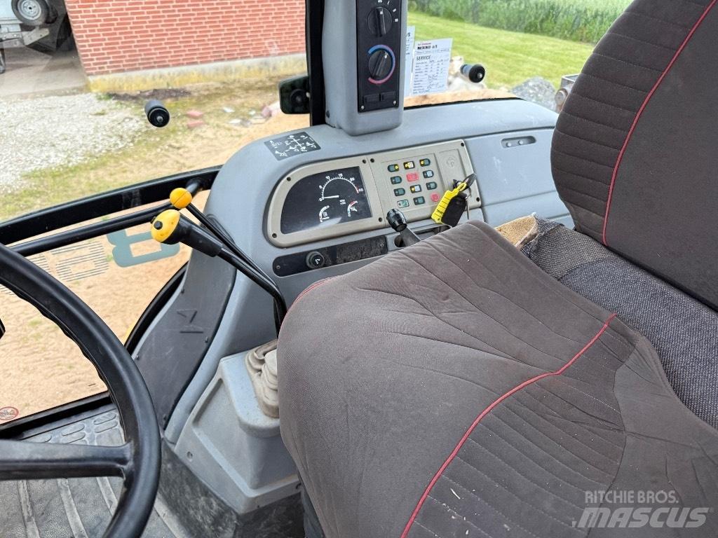 Fermec 860 Товарач със заден ексватор