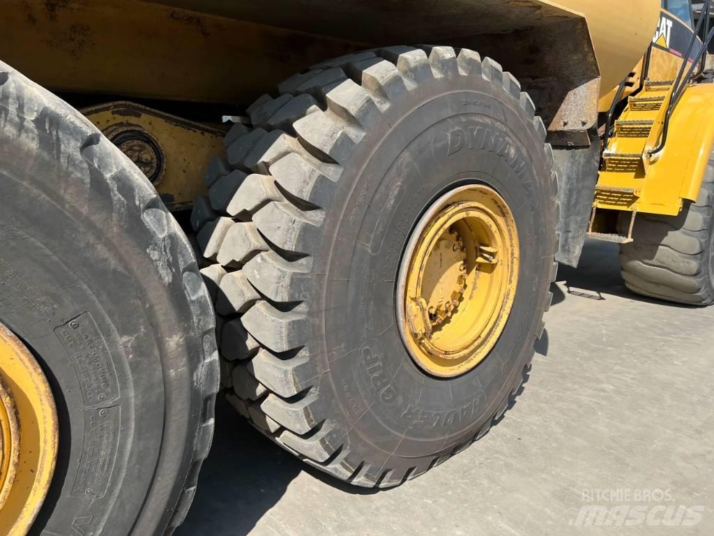 CAT 740 WATER TRUCK Цистерни за вода
