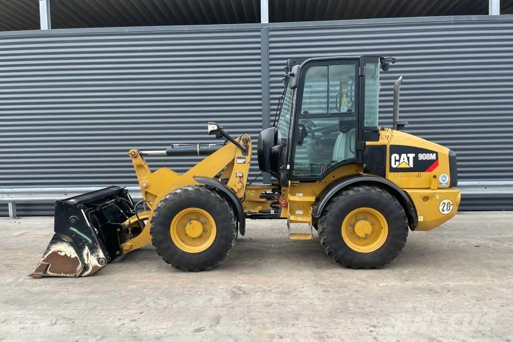 CAT 908M Колесни товарачи