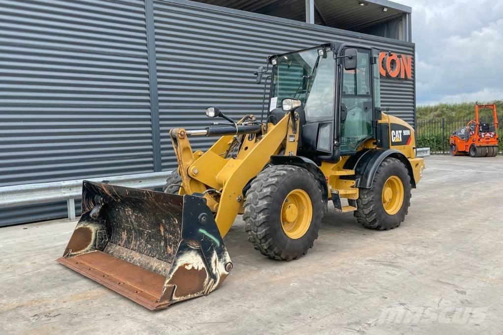CAT 908M Колесни товарачи