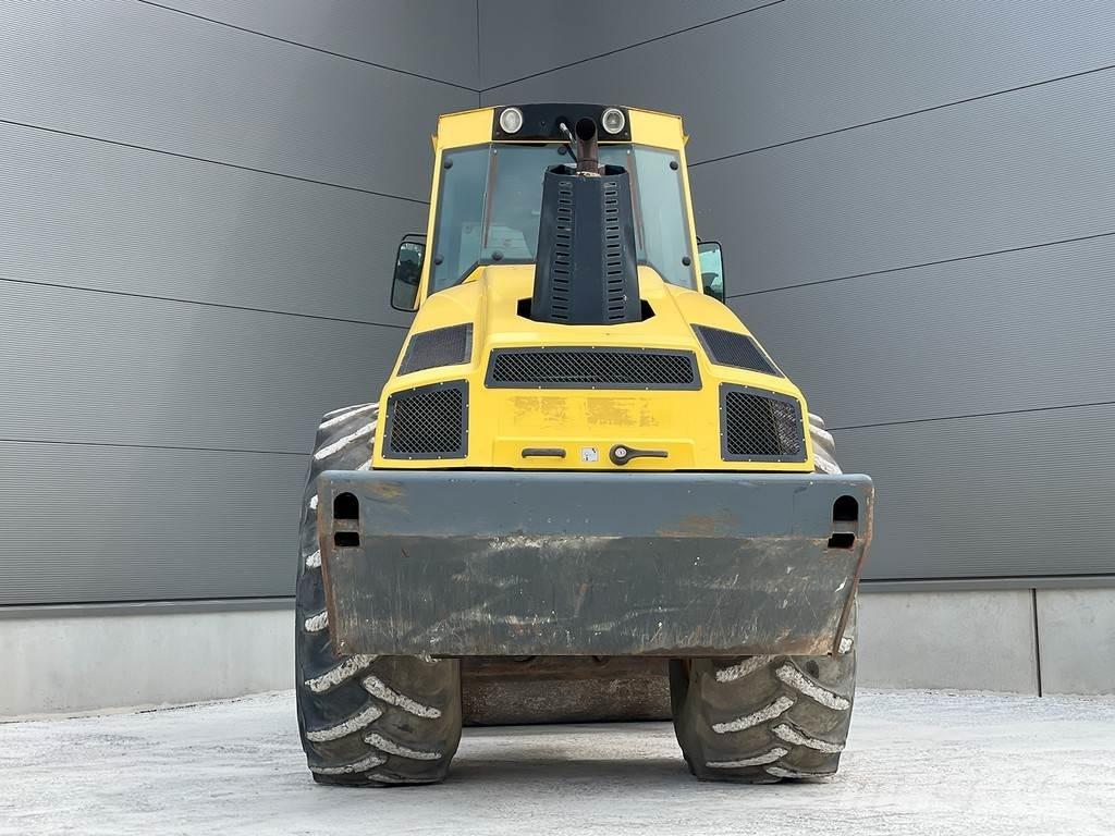 Bomag BW 216 DH-4i Еднобарабанни ролки
