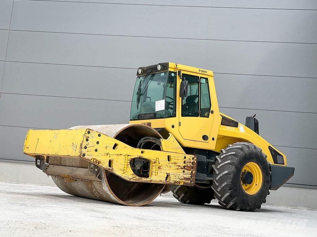 Bomag BW 216 DH-4i Еднобарабанни ролки
