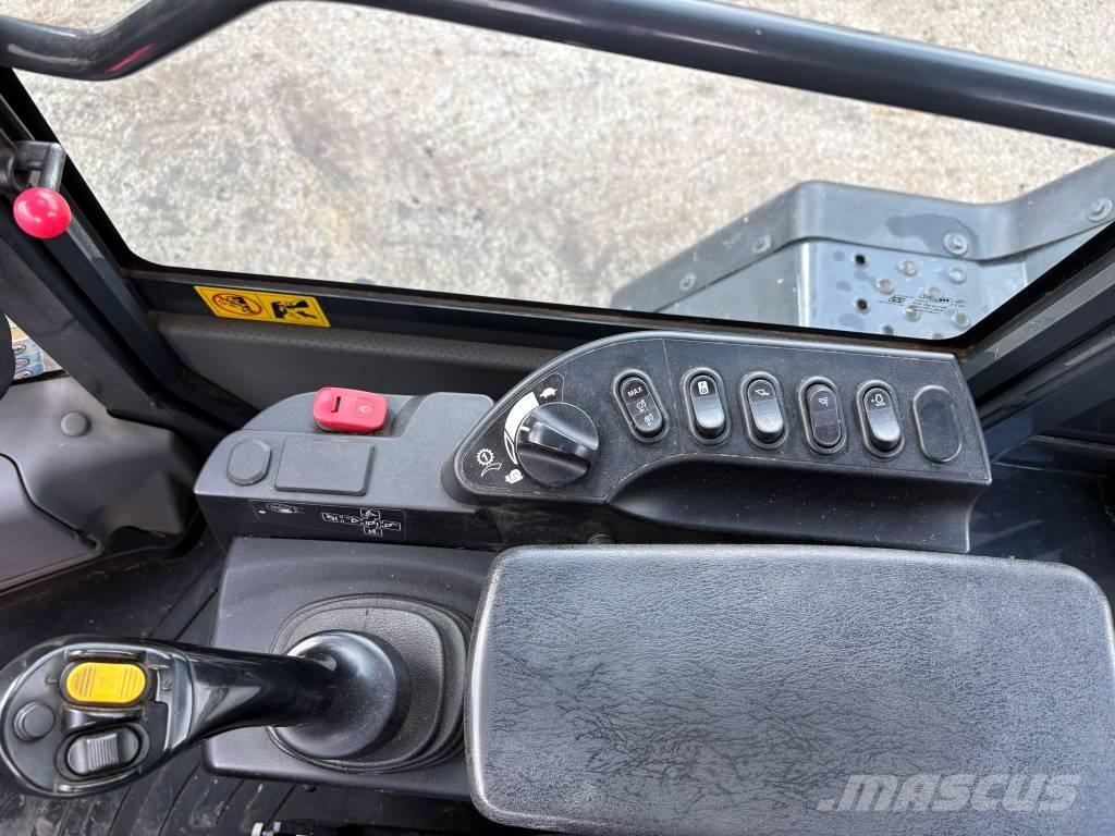 Komatsu WA320-8 Колесни товарачи