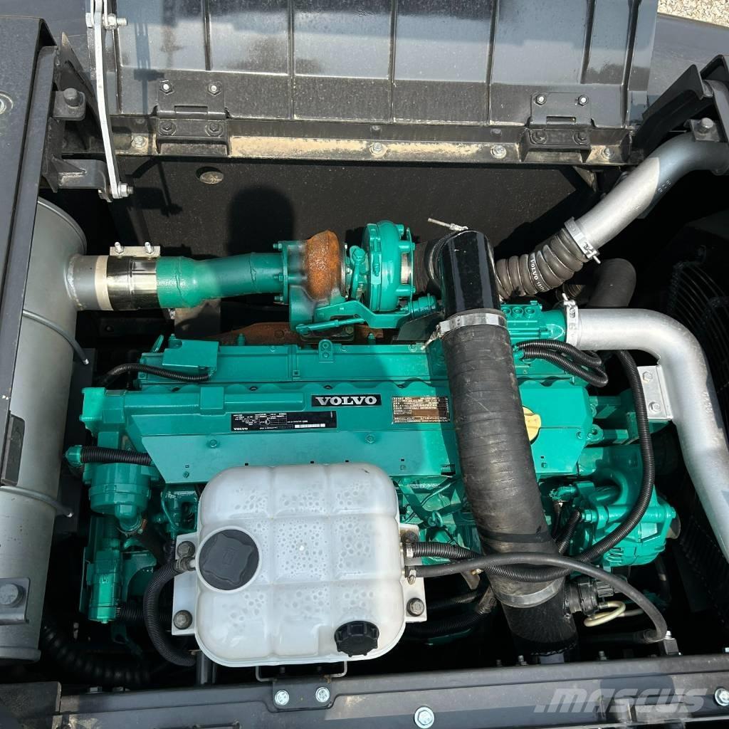 Volvo 300 Верижен екскаватор