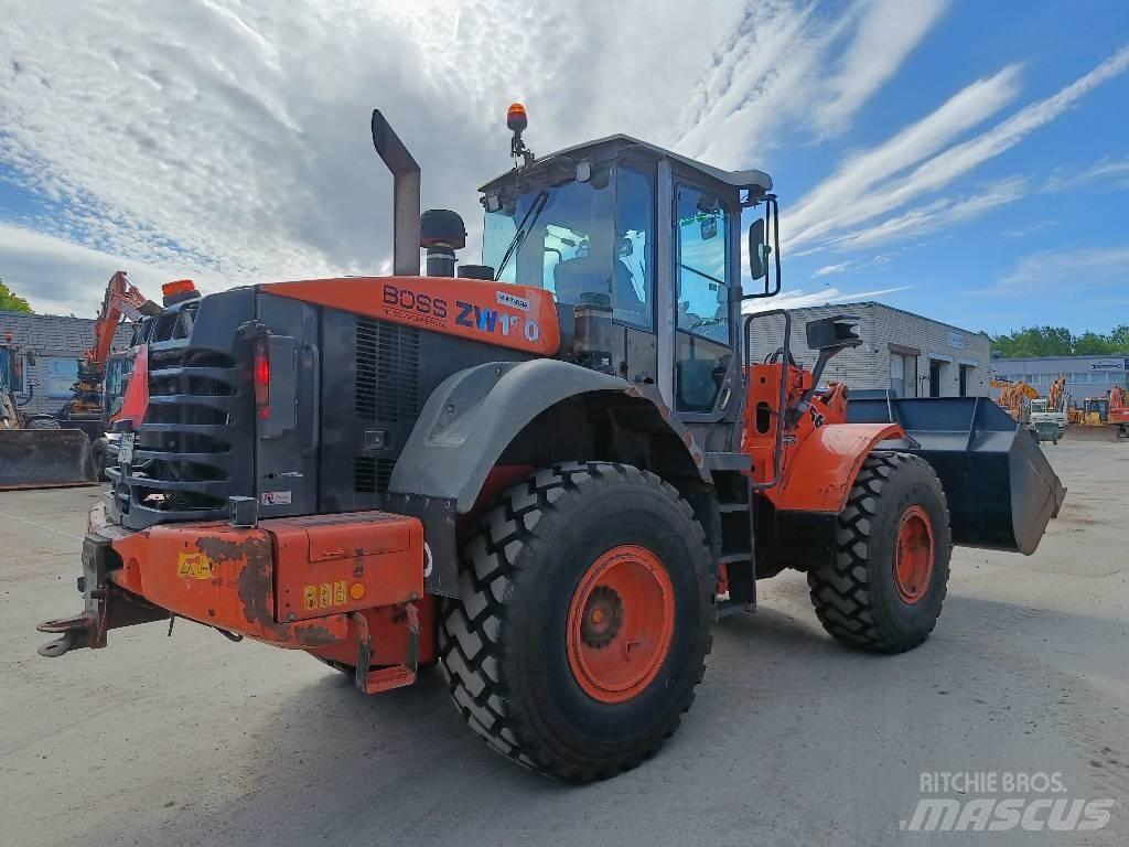 Hitachi ZW 180 Колесни товарачи