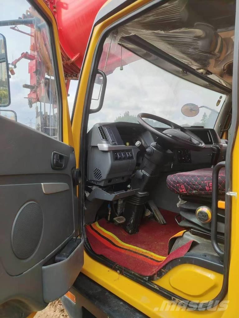 Sany STC1300C8 Всъдеходни кранове