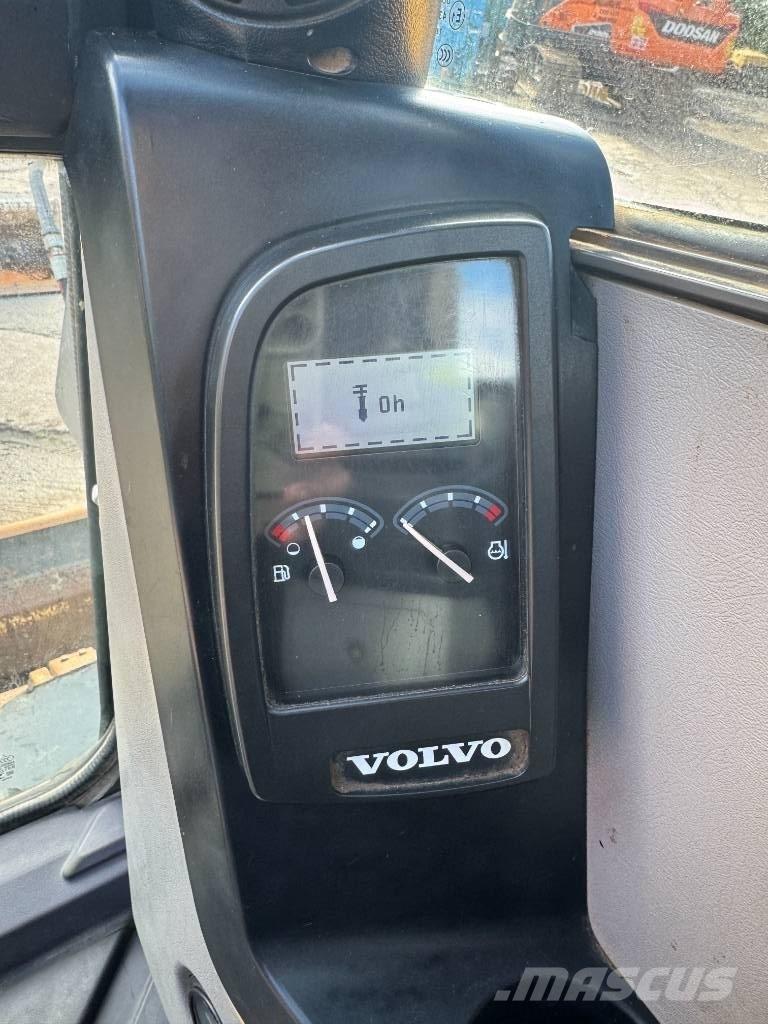 Volvo ECR 88 D Средни екскаватори 7т - 12т