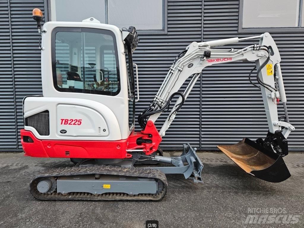Takeuchi TB 225 Мини екскаватори < 7 т