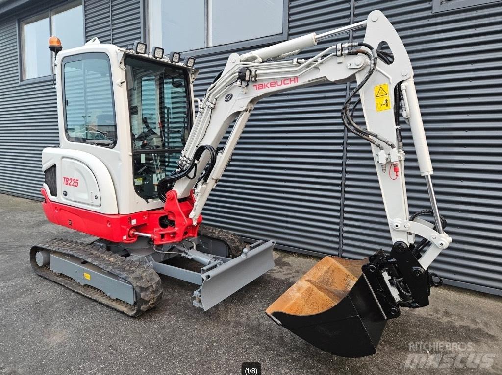 Takeuchi TB 225 Мини екскаватори < 7 т