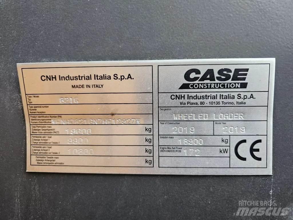 CASE 821G Колесни товарачи