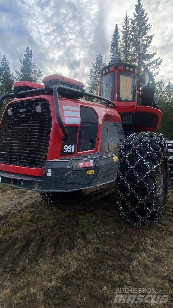 Komatsu 951 Харвестери