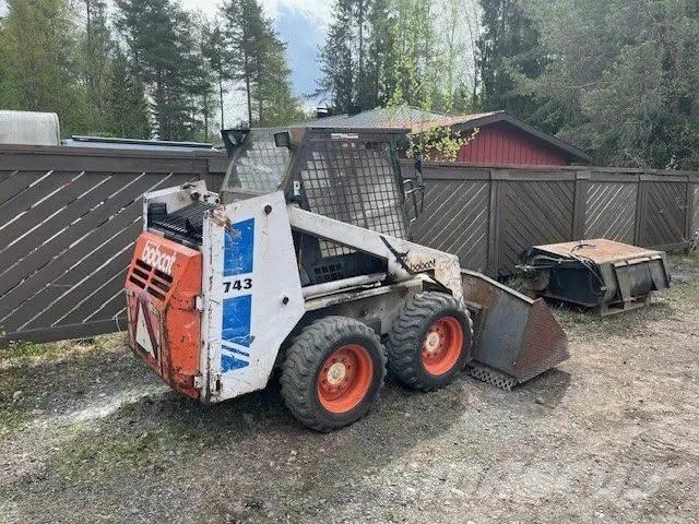 Bobcat 743 Мини товарачи
