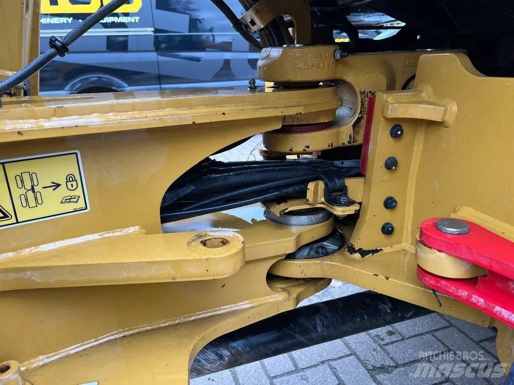 CAT 908M Колесни товарачи