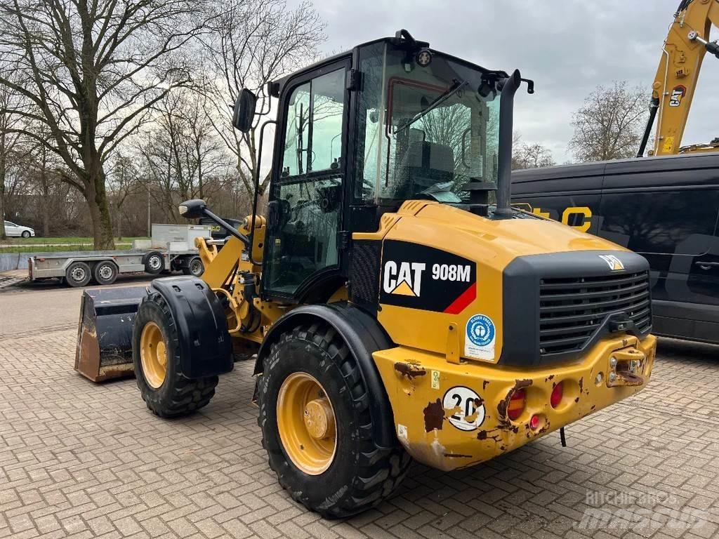 CAT 908M Колесни товарачи