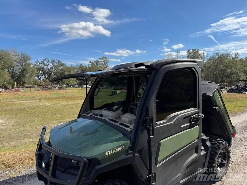 John Deere XUV835R Комунални съоражения
