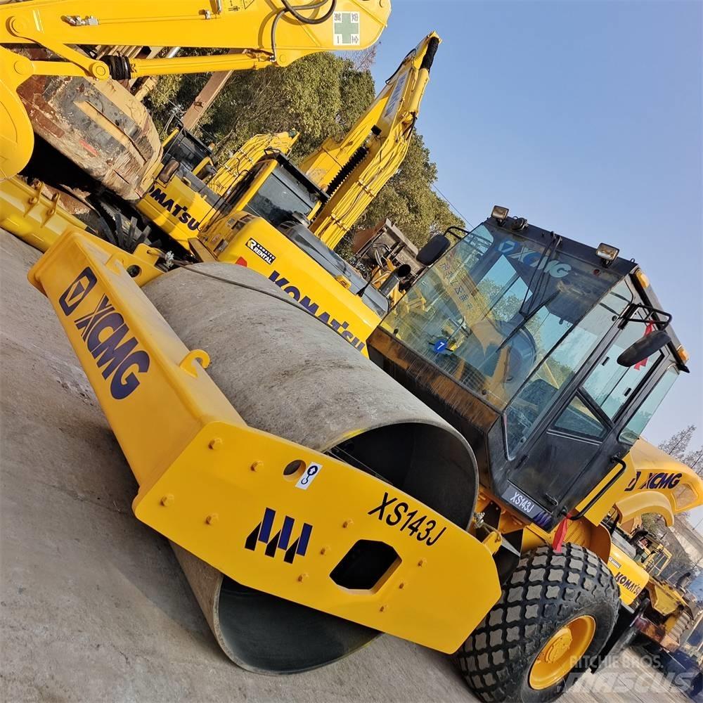 XCMG XS 142 J Еднобарабанни ролки
