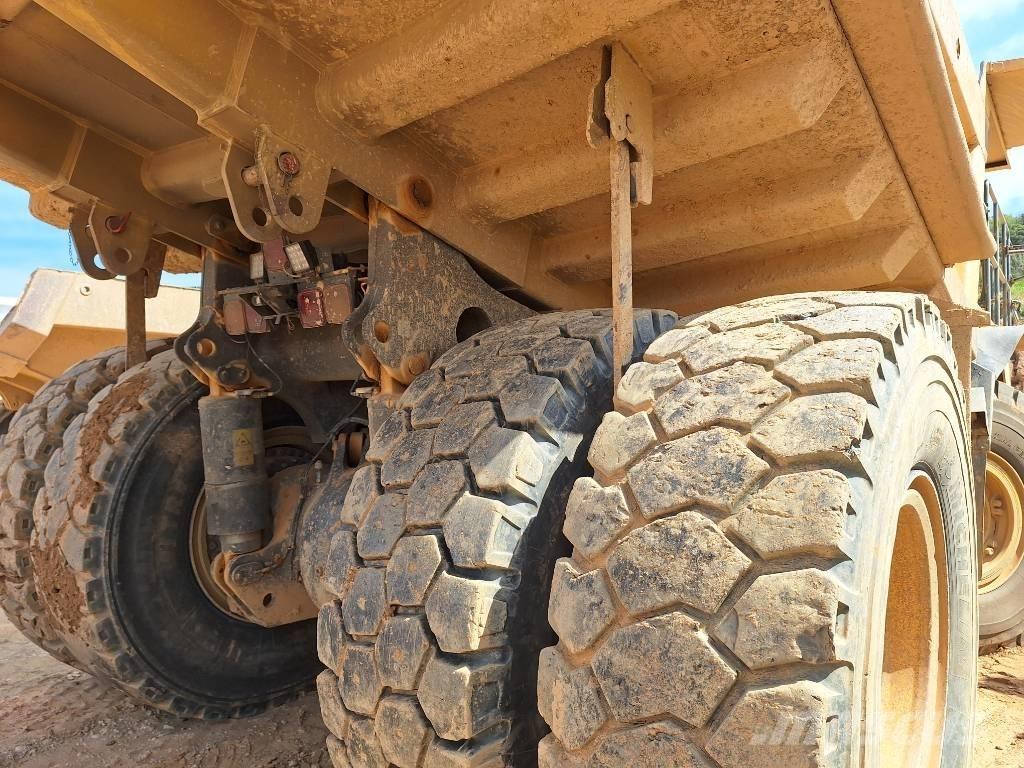 Komatsu HD605-7EO Твърди самосвали
