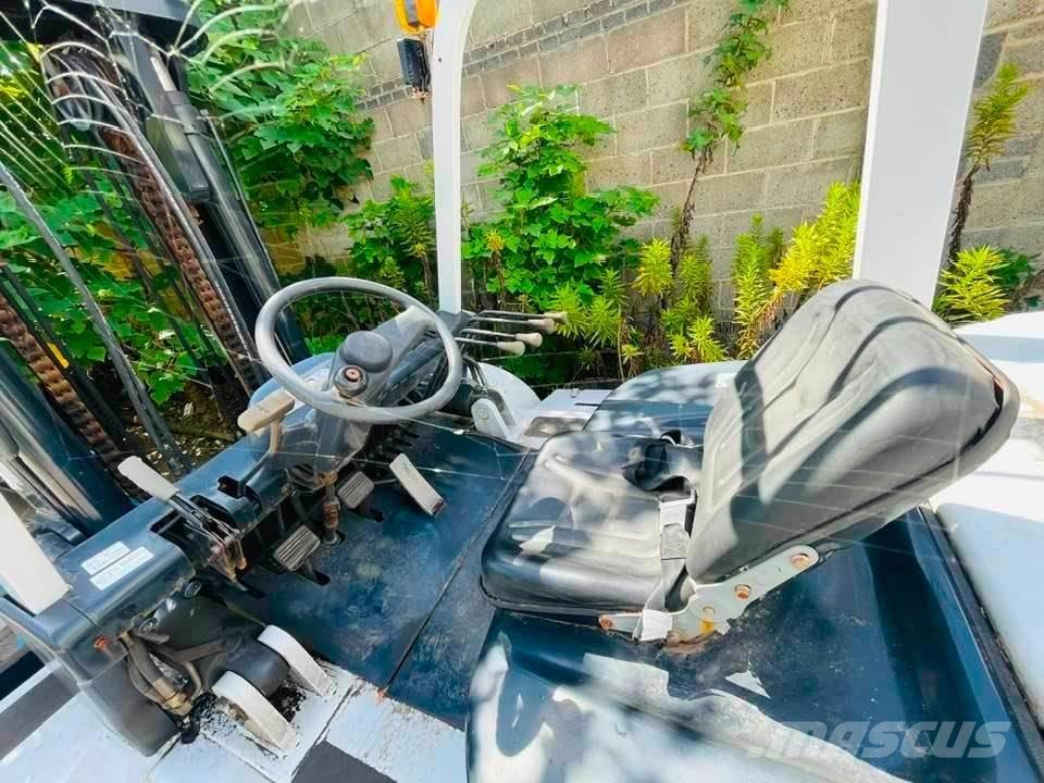 TCM FD100Z8 Дизелови камиони