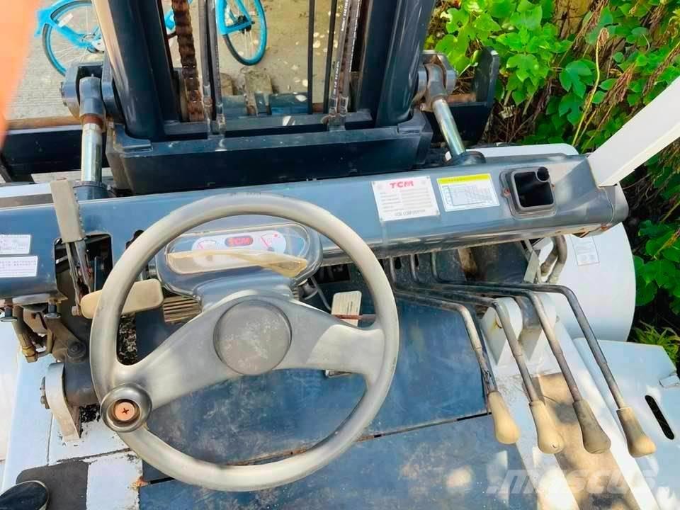 TCM FD100Z8 Дизелови камиони