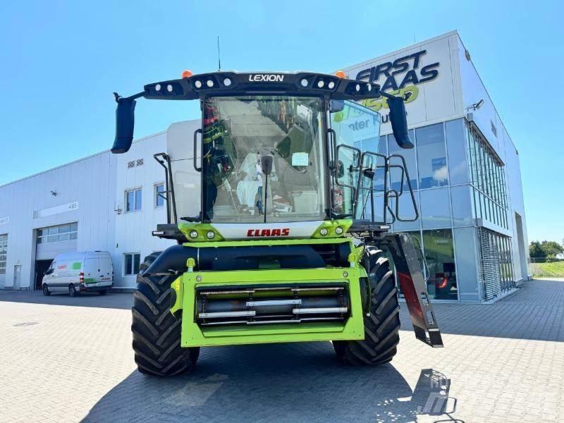 CLAAS LEXION 8600 Комбайни