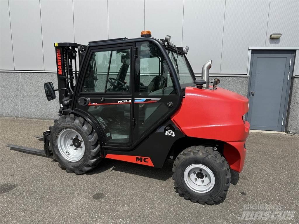 Manitou MC25-4 Камиони за херавни местности