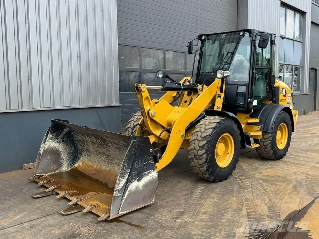 CAT 908M Колесни товарачи