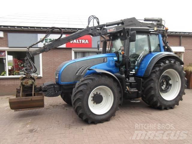 Valtra T202D Трактори