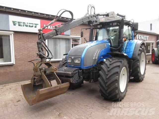 Valtra T202D Трактори