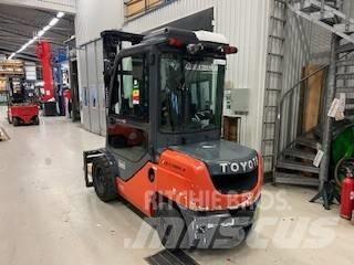 Toyota 02-8 FDJF 35 Дизелови камиони