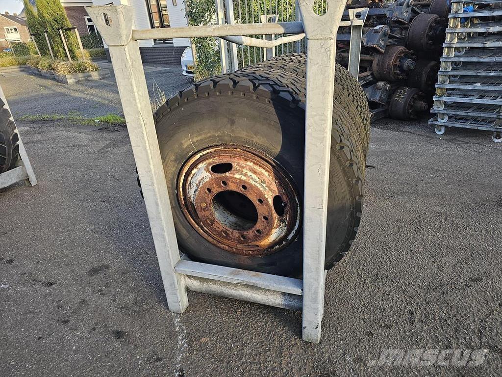  Several 1000 X 20 Скелетни