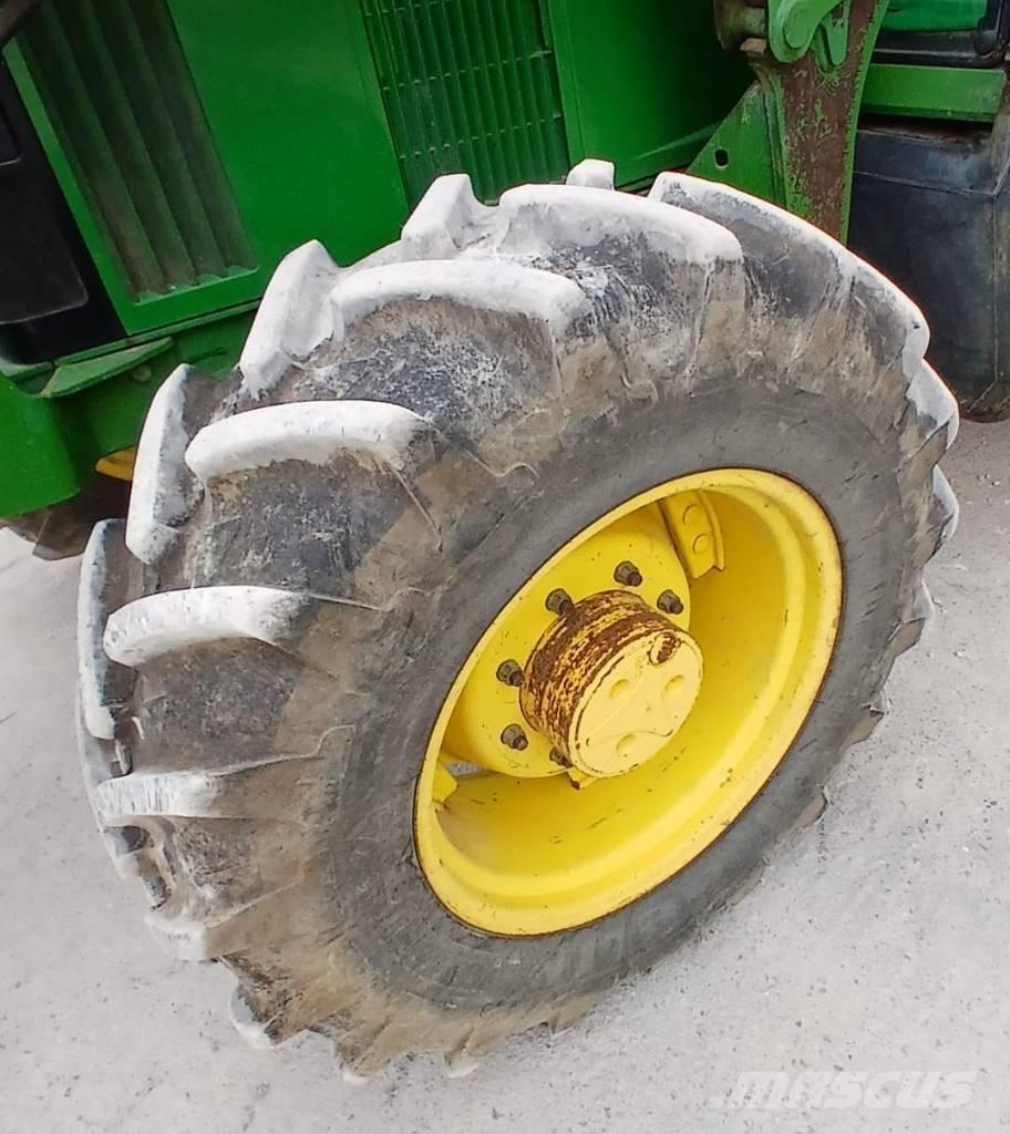 John Deere 6110 Трактори