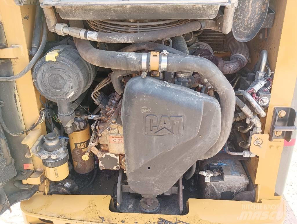 CAT 226 B Мини товарачи
