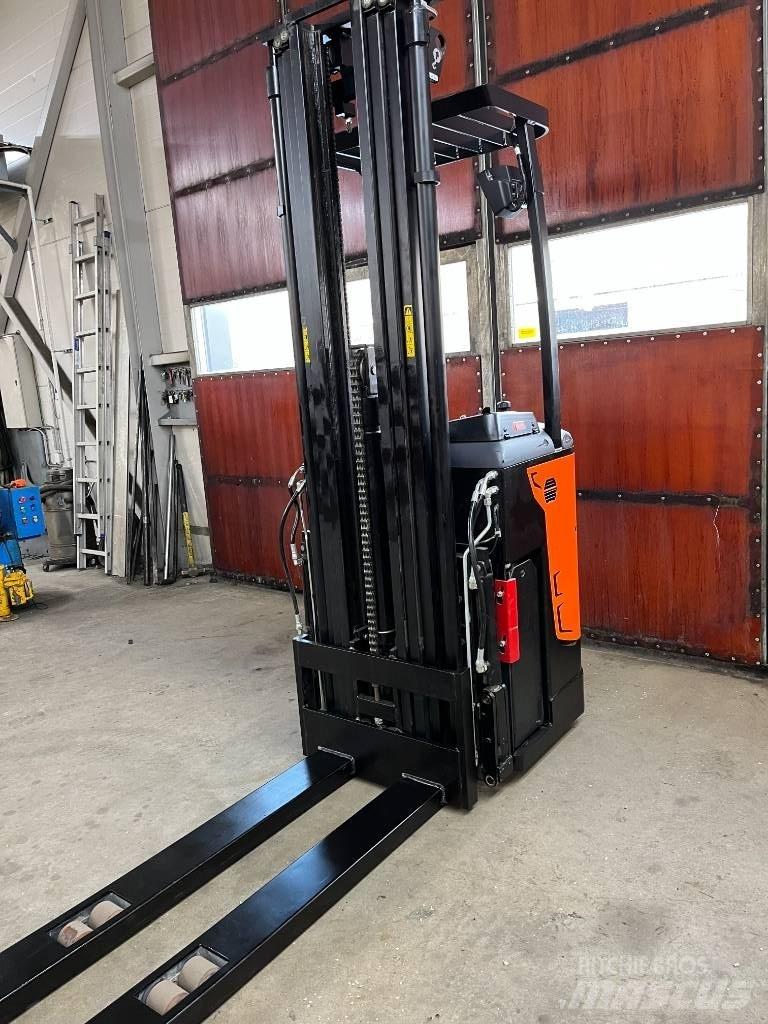 Rocla SST12AC Самоходни товарачи