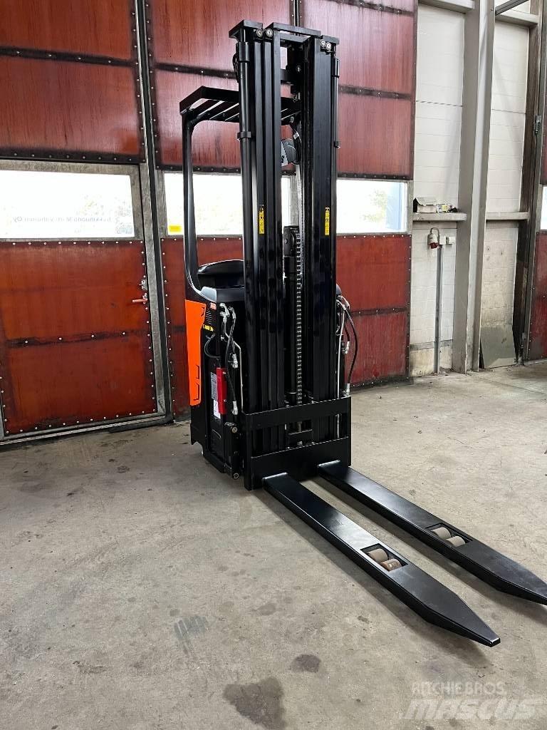 Rocla SST12AC Самоходни товарачи
