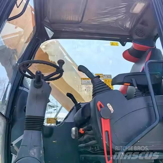 Hyundai 210WVS Колесни екскаватори